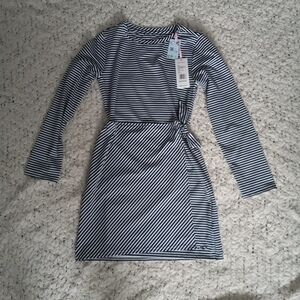 Vineyard Vines Striped Blue and White Girl Dress Size M 10-12. NWT